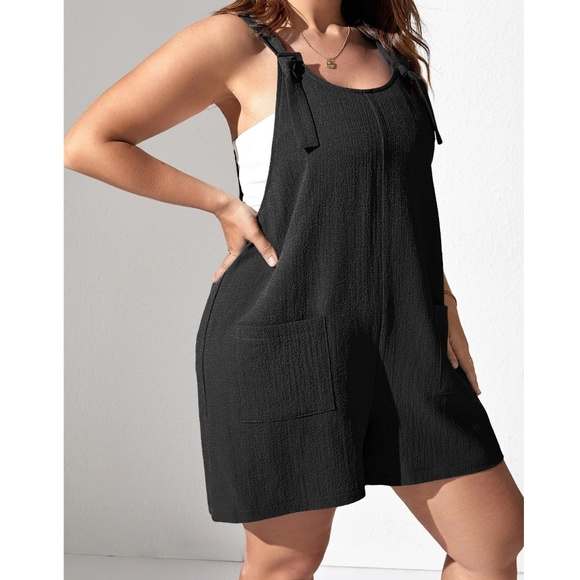 Plus Solid Shoulder Knot Pocket Romper - Picture 3 of 7